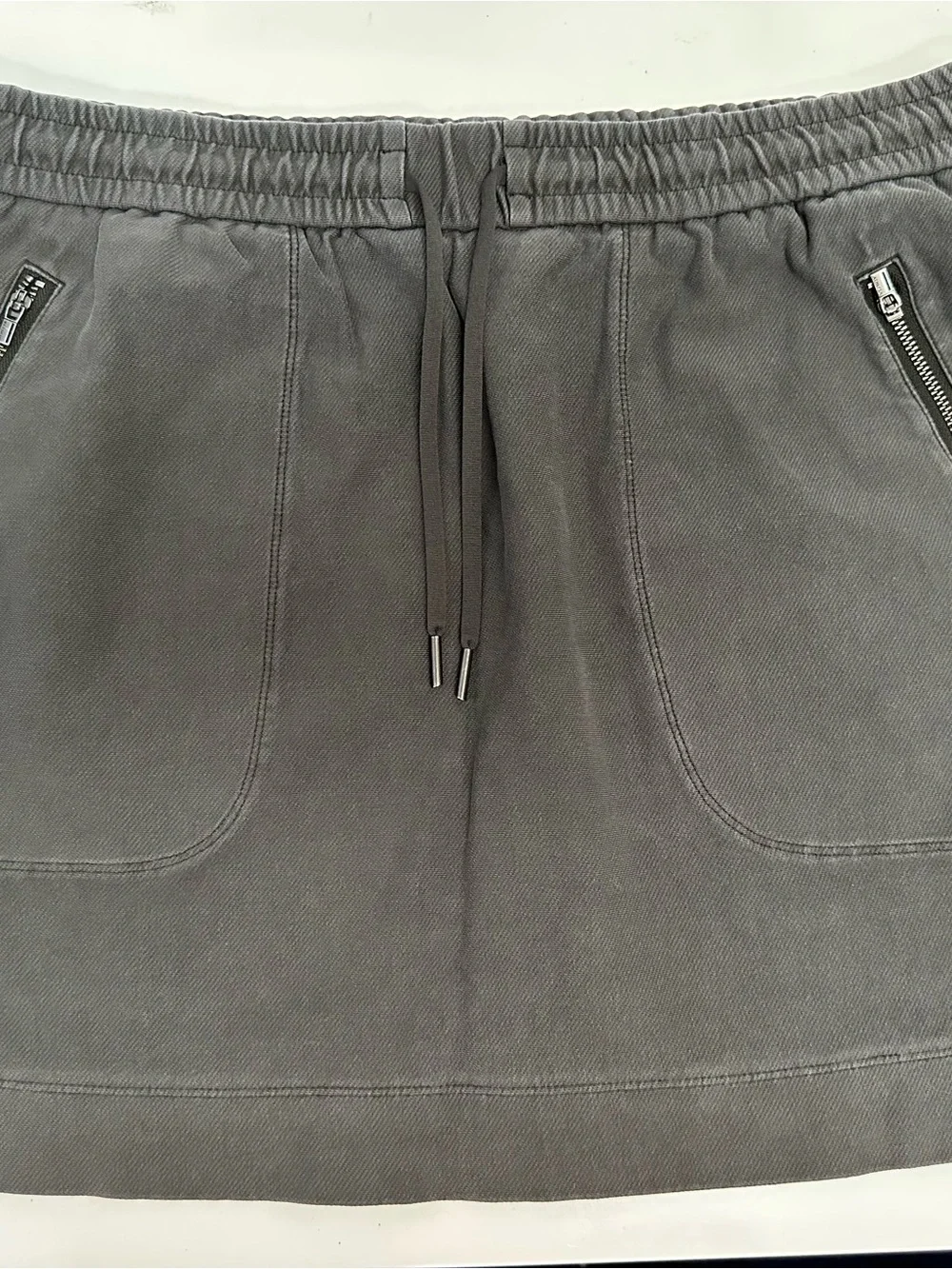 Athleta Women’s Charcoal Drawstring Athletic Skirt with Zip Pockets
